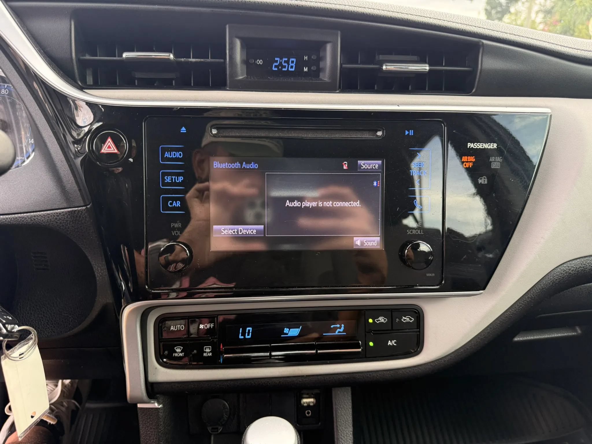 Used 2017 Toyota Corolla LE FWD image 16