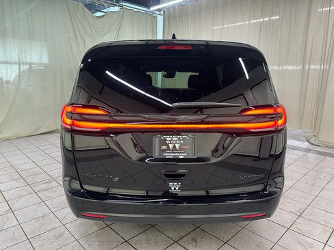 Used 2026 Chrysler Pacifica Limited w/ S Appearance Package FWD image 6