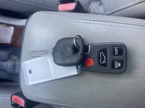 Used 2004 Volvo C70 HT image 30