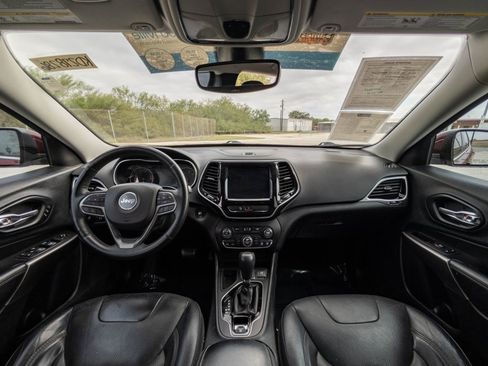 Used 2019 Jeep Cherokee Limited image 18