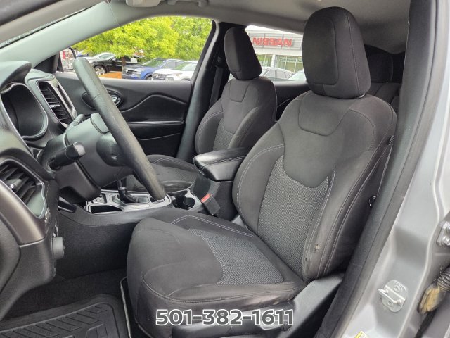 Used 2019 Jeep Cherokee Latitude w/ Popular Appearance Group FWD image 7