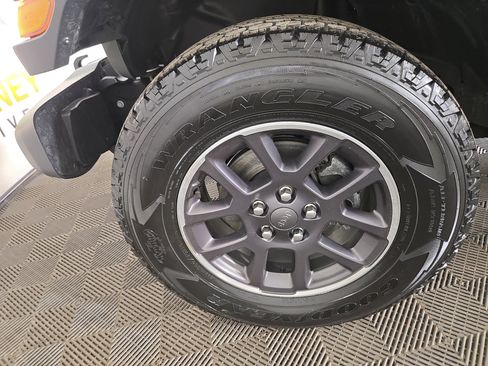 Certified 2021 Jeep Gladiator Overland w/ Popular Equipment Package image 35