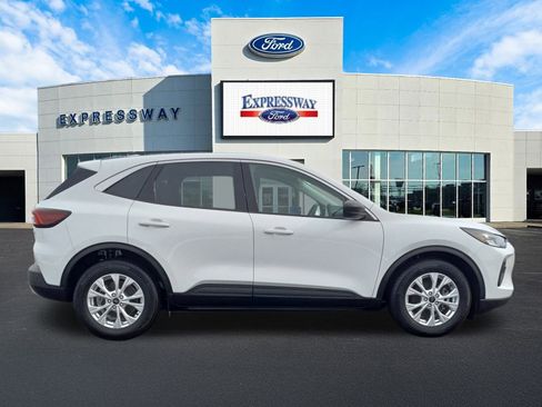 Used 2023 Ford Escape Active w/ Cold Weather Package image 5
