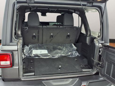 Used 2024 Jeep Wrangler Willys image 24