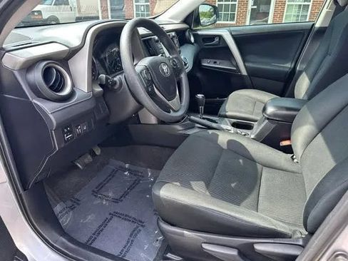 Used 2018 Toyota RAV4 LE FWD image 6