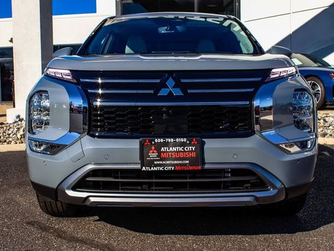 New 2025 Mitsubishi Outlander SE image 2