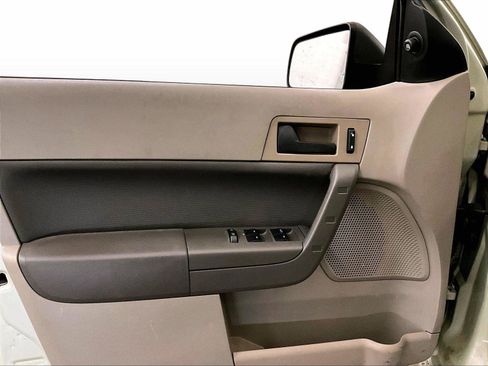 Used 2011 Ford Focus SE FWD image 22