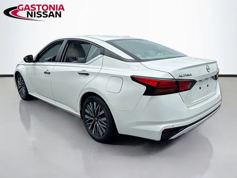 Used 2025 Nissan Altima 2.5 SV FWD image 6