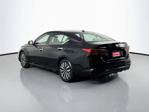Used 2025 Nissan Altima 2.5 SV FWD image 3