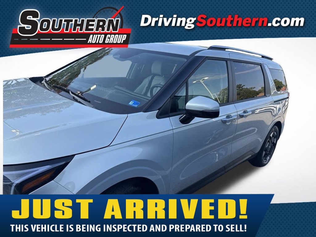 Used 2025 Kia Carnival EX FWD image 1