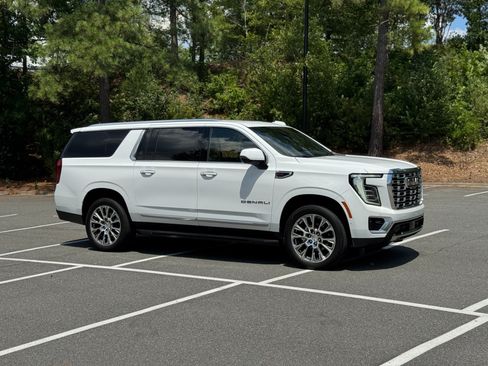 Used 2025 GMC Yukon XL Denali AWD/4WD image 15