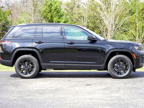 New 2026 Jeep Grand Cherokee Altitude RWD image 5