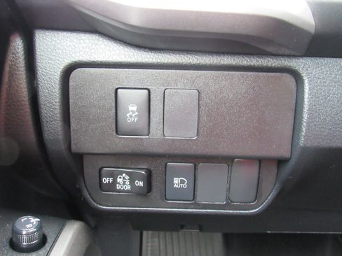 Used 2020 Toyota Tacoma SR5 w/ Blackout Package AWD/4WD image 16