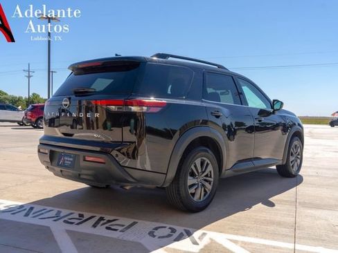 Used 2024 Nissan Pathfinder SV FWD image 3