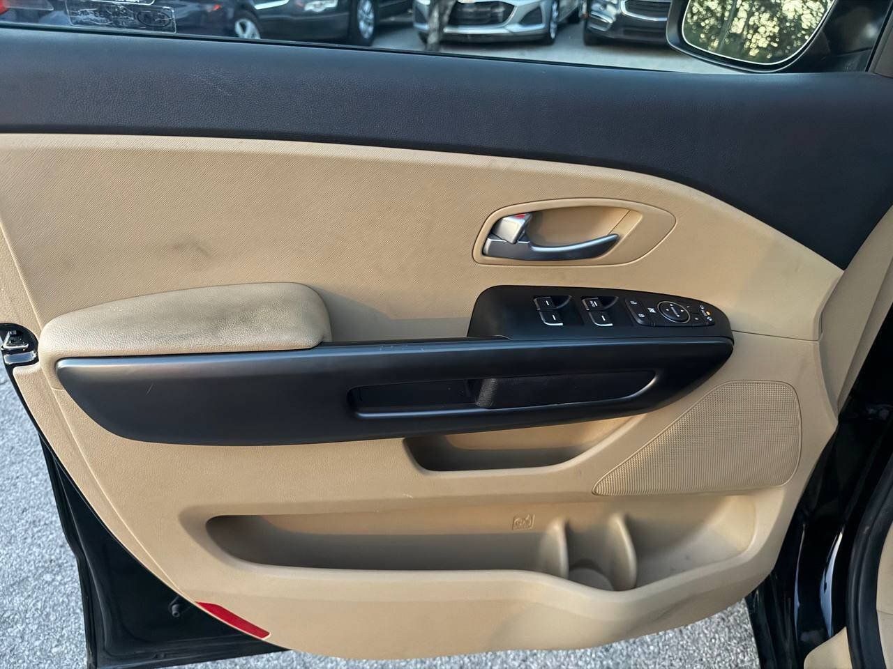 Used 2018 Kia Sedona LX FWD image 15