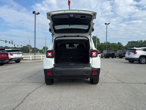 Used 2023 Jeep Renegade Latitude AWD/4WD image 15