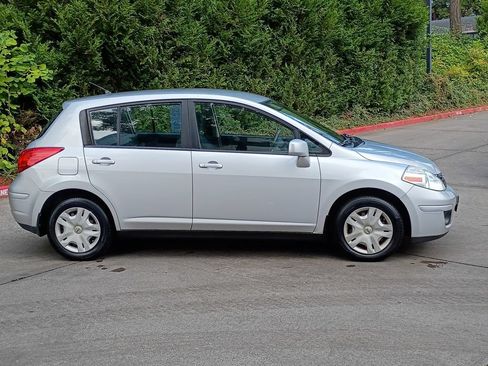Used 2011 Nissan Versa 1.8 S w/ Plus Pkg FWD image 2