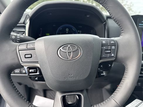 New 2025 Toyota Camry LE w/ Convenience Package image 17