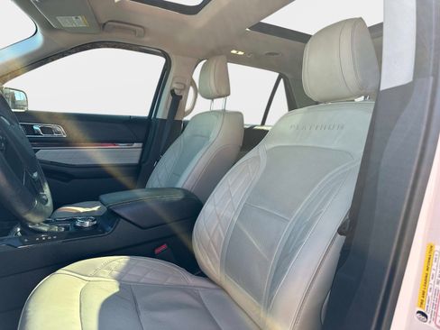 Used 2018 Ford Explorer Platinum image 21