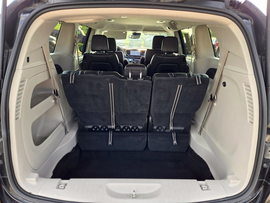 Used 2023 Chrysler Pacifica Touring-L FWD image 29