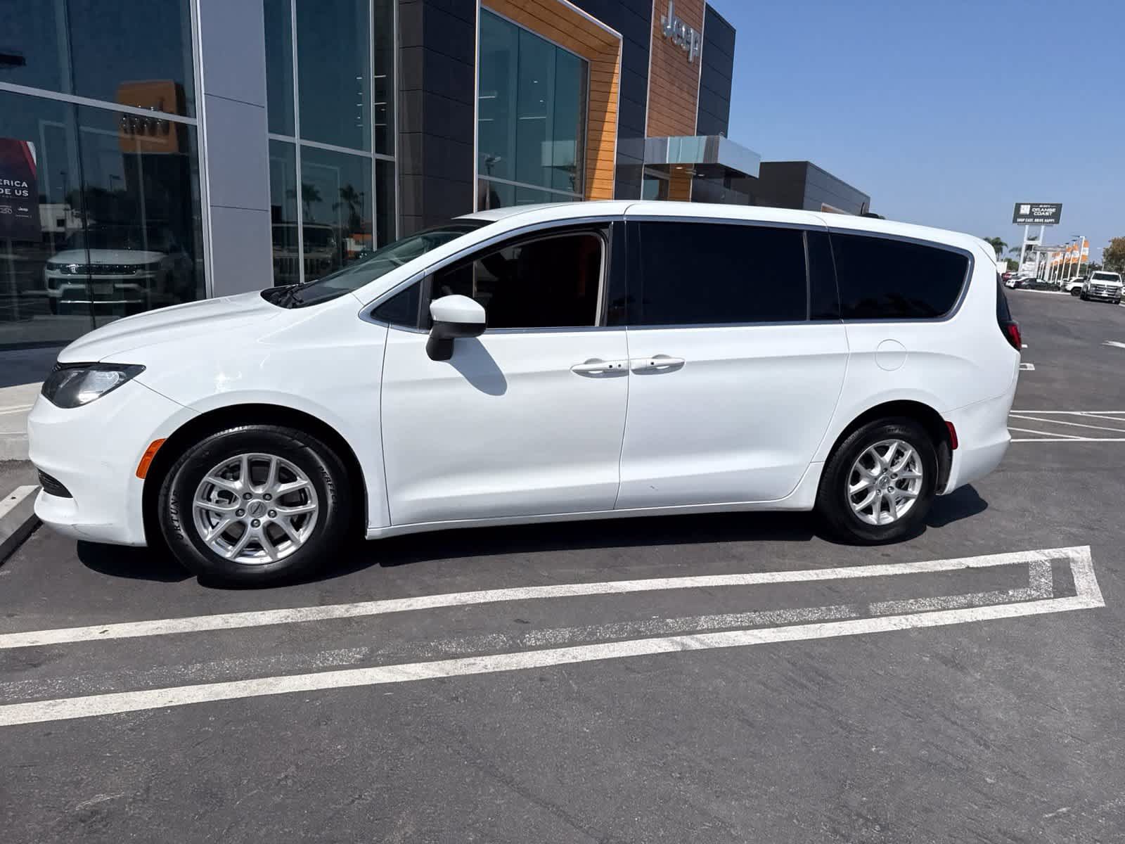 Used 2022 Chrysler Voyager LX FWD image 20