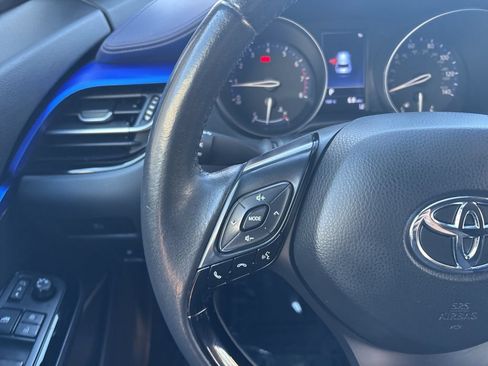 Used 2021 Toyota C-HR XLE FWD image 16