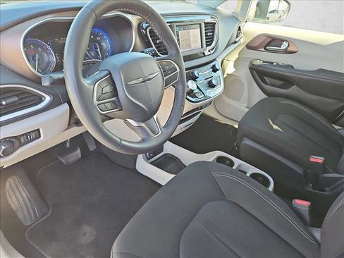 Used 2023 Chrysler Voyager LX image 13