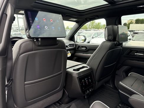 Used 2025 GMC Yukon AT4 Ultimate w/ LPO, Floor Liner Package AWD/4WD image 8