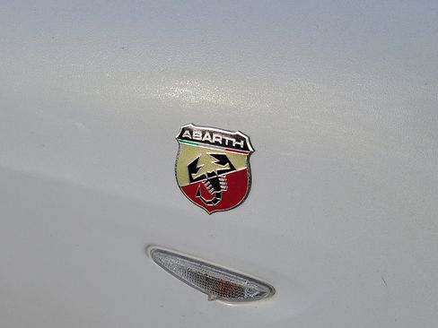 Used 2017 FIAT 124 Spider Abarth image 32