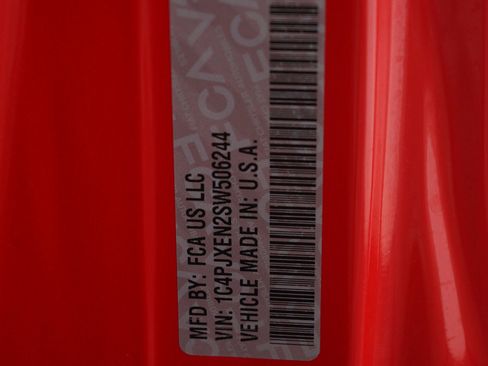 Used 2025 Jeep Wrangler Sahara image 29