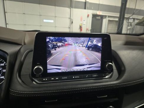 Used 2023 Nissan Rogue S image 15