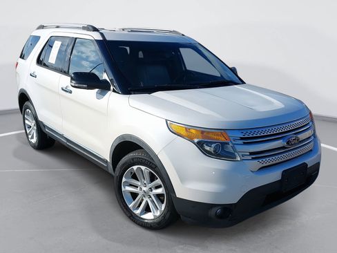 Used 2013 Ford Explorer XLT image 3