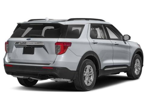 Used 2024 Ford Explorer XLT w/ Equipment Group 202A AWD/4WD image 2