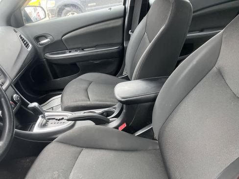 Used 2013 Dodge Avenger SE image 25