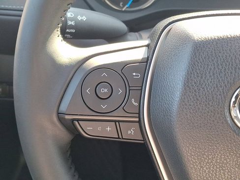 Used 2024 Toyota Venza LE image 20