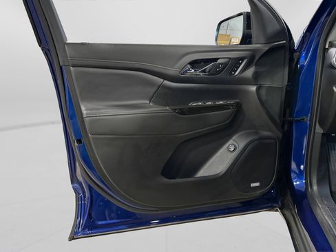 Used 2023 GMC Acadia AT4 w/ Technology Package image 15