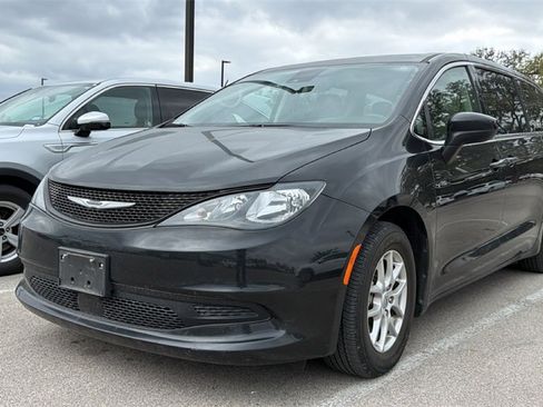 Used 2023 Chrysler Voyager LX image 18