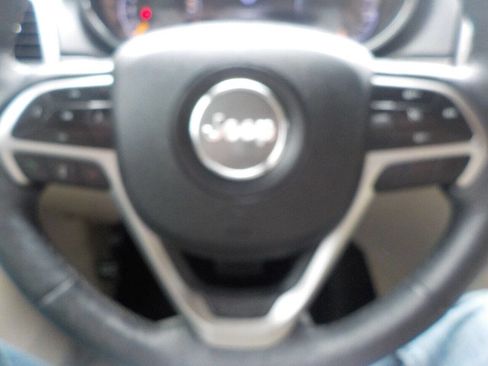 Used 2018 Jeep Grand Cherokee Limited image 15