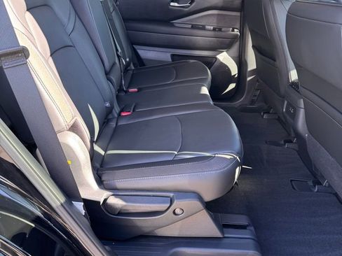 Used 2025 Nissan Pathfinder SL image 13