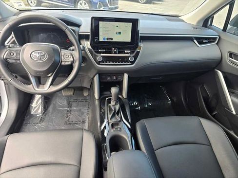 Used 2025 Toyota Corolla Cross XLE w/ Convenience Package FWD image 22