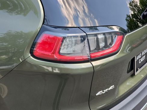 Used 2019 Jeep Cherokee Limited AWD/4WD image 35