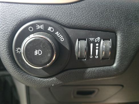 Used 2016 Jeep Cherokee Limited FWD image 23