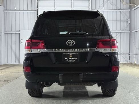 Used 2016 Toyota Land Cruiser image 11