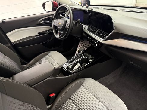 Certified 2025 Chevrolet Trax LT w/ Driver Confidence Package FWD image 28