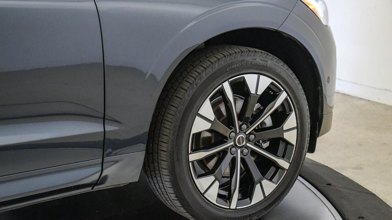 Certified 2026 Volvo XC60 B5 Plus AWD/4WD image 11