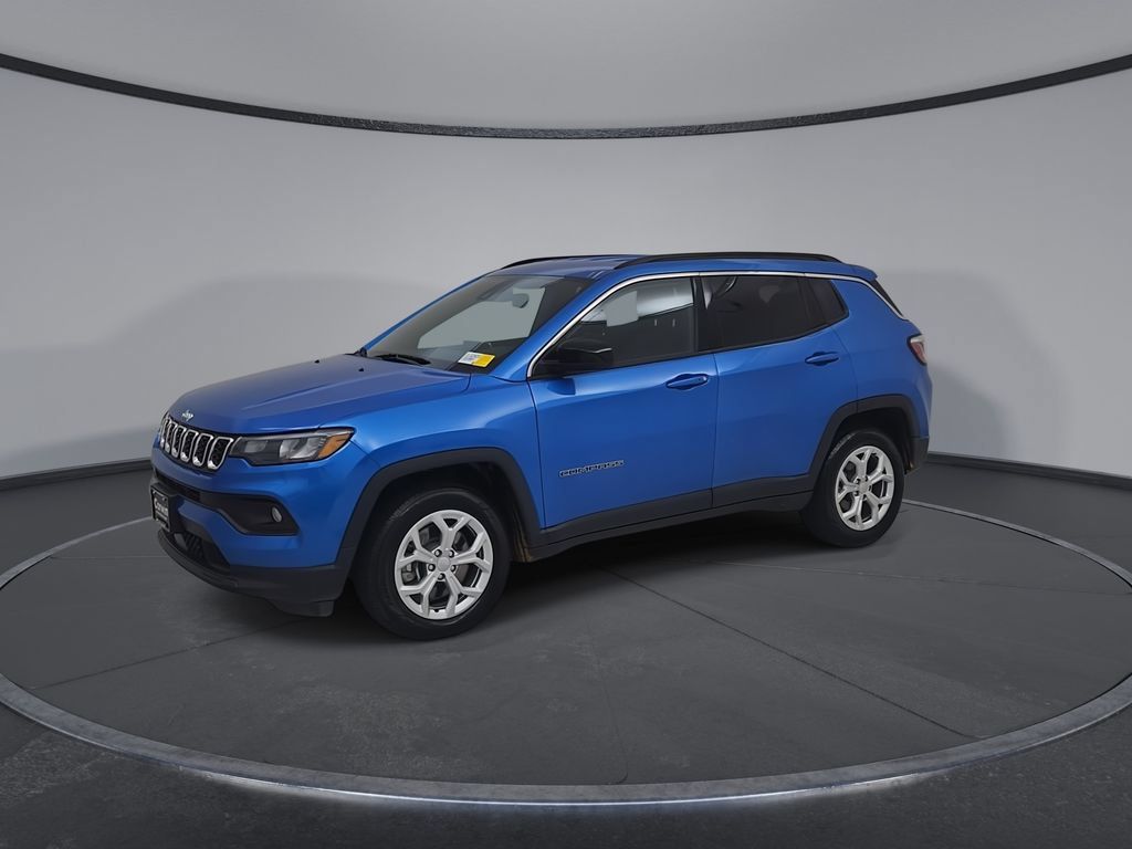 Used 2024 Jeep Compass Latitude AWD/4WD image 8