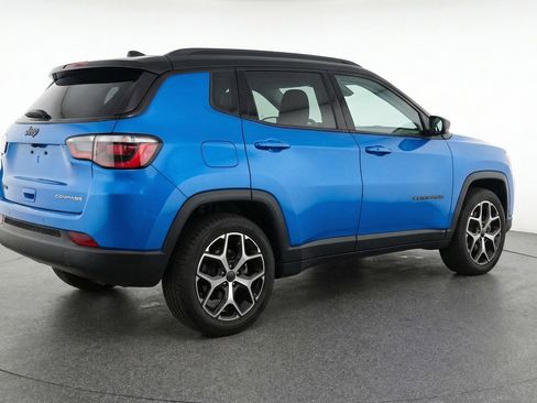 Used 2025 Jeep Compass Limited image 9