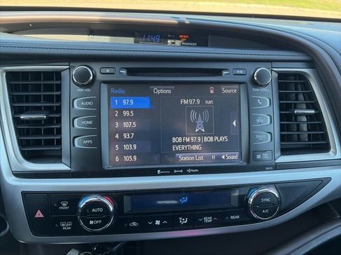 Used 2017 Toyota Highlander XLE image 7