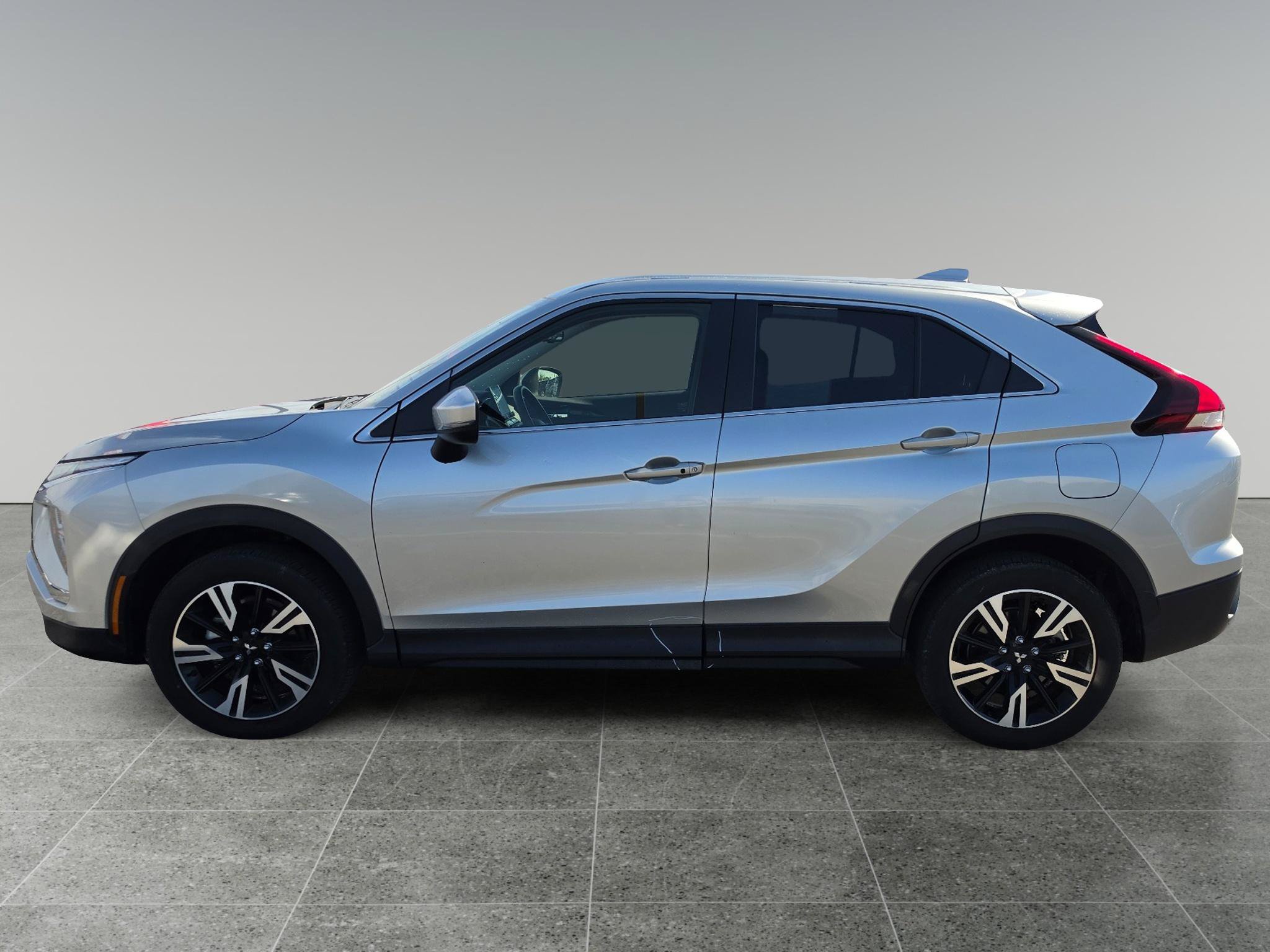 Used 2025 Mitsubishi Eclipse Cross SE AWD/4WD image 2