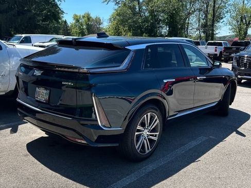 Used 2025 Cadillac Lyriq Luxury AWD/4WD image 13